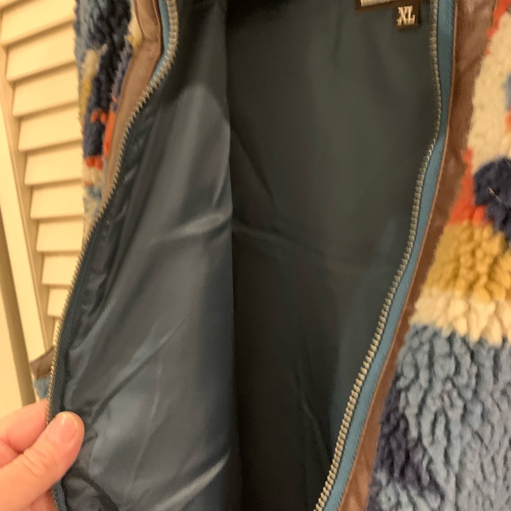 NWT STUNNING DOUBLE D LINED FLEECE VEST! - Picture 5 of 7